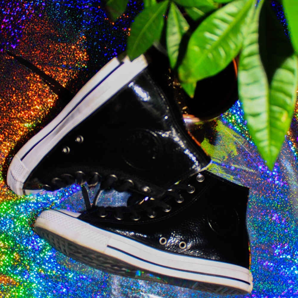 UNISEX TEXTURED LEATHER BLACK CONVERSE HIGH TOPS